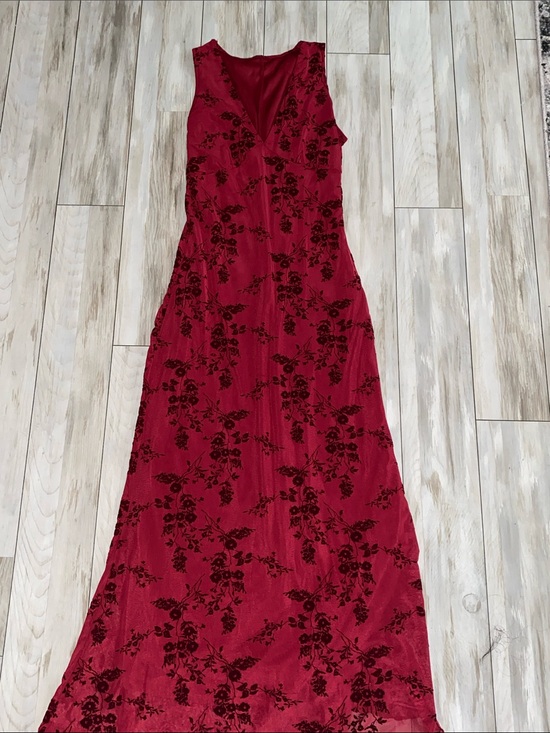 None Dresses & Skirts - Sleeveless Wine Floral Maxi Dress with V-Neck